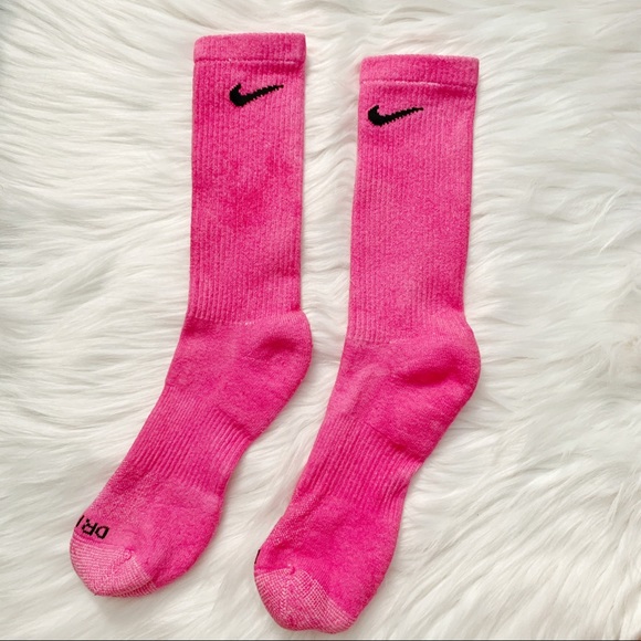 hot pink nike socks